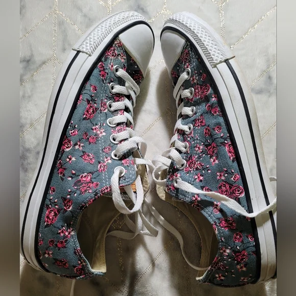 CONVERSE Chuck Taylor All Stars Denim Floral Roses Sneakers Shoes Size 12 Women, - Picture 2 of 6